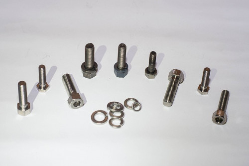 Pernos para ensamblaje de quipos ESP en Monel K500