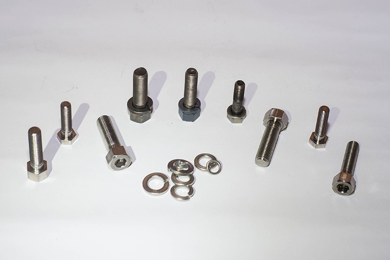 Pernos para ensamblaje de quipos ESP en Monel K500
